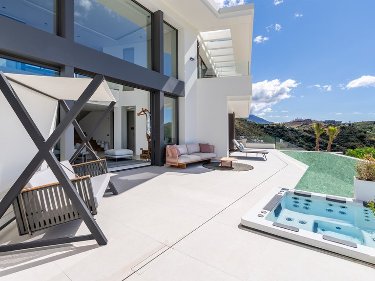 Villa for Sale in Costa del Sol Benahavís, Malaga 1