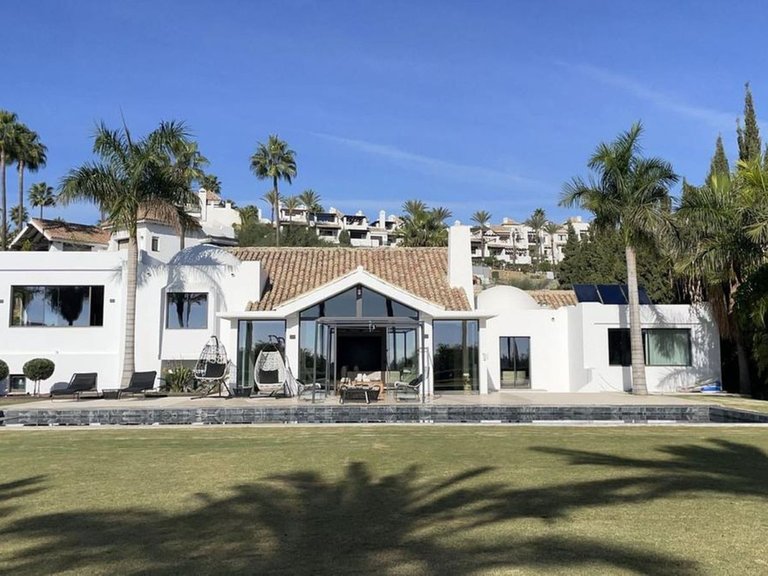 Villa for Sale in Benahavís, Malaga 1
