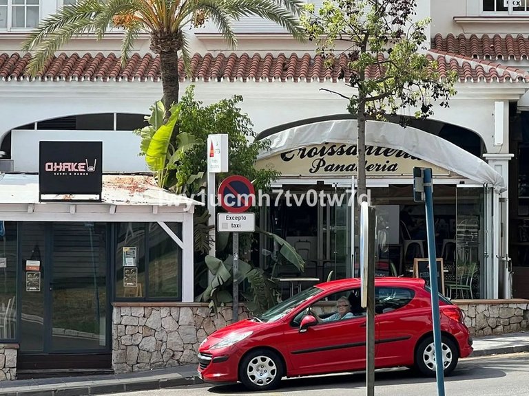 Apartment for Sale in Cerrado De Calderón, Malaga 17