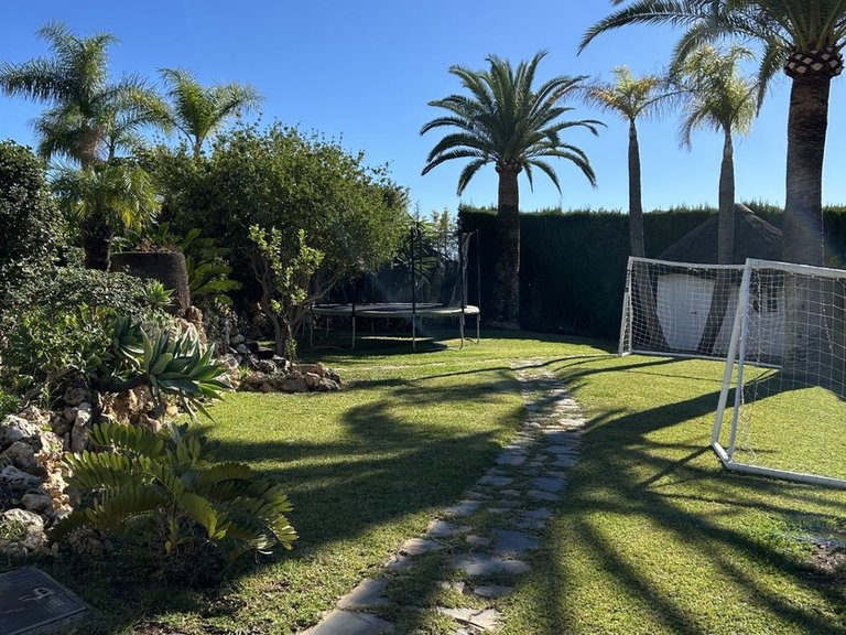 Villa for Sale in New Golden Mile, Malaga 4
