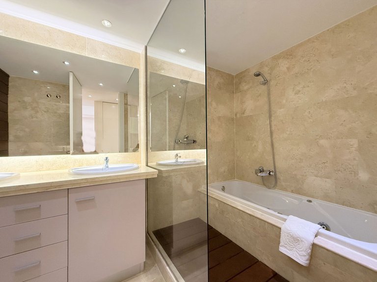 Apartment for Sale in La Duquesa, Malaga 28