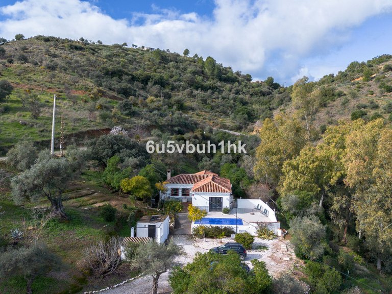 Villa for Sale in Alhaurín El Grande, Malaga 1