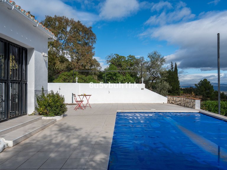 Villa for Sale in Alhaurín El Grande, Malaga 5