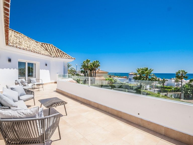 Villa for Sale in Estepona, Malaga 1