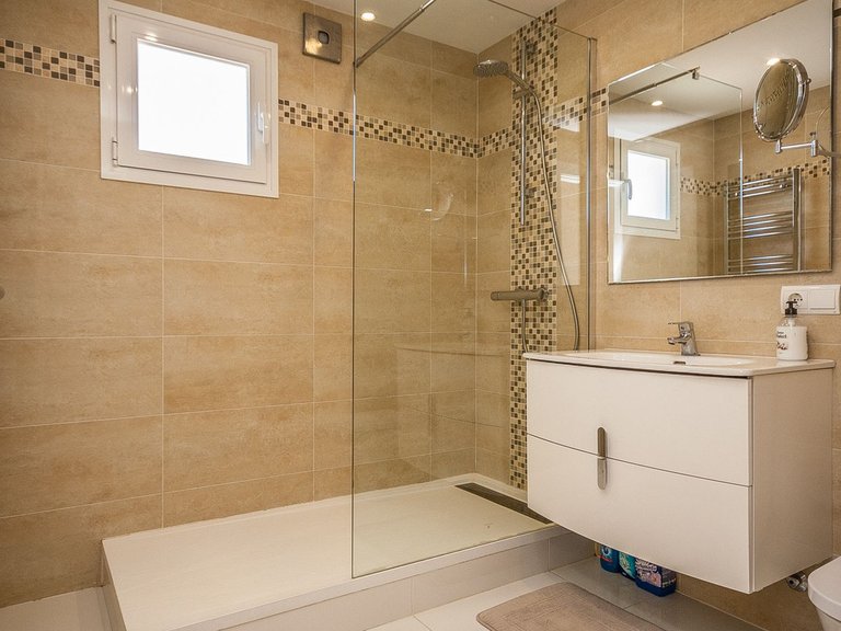 Villa for Sale in Estepona, Malaga 18