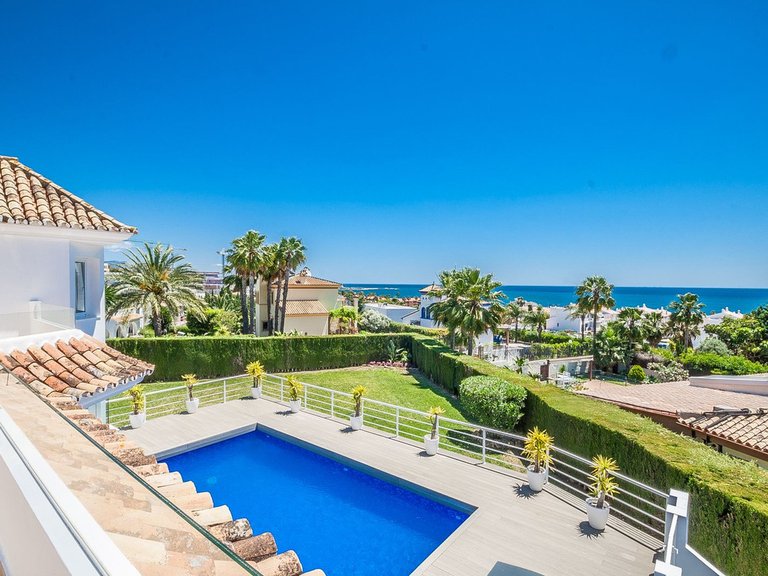 Villa for Sale in Estepona, Malaga 2