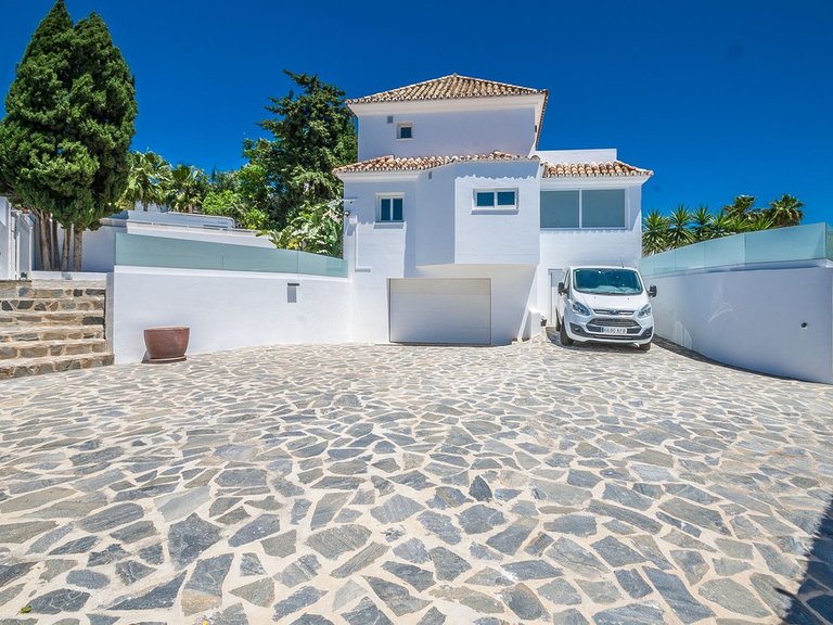 Villa for Sale in Estepona, Malaga 34