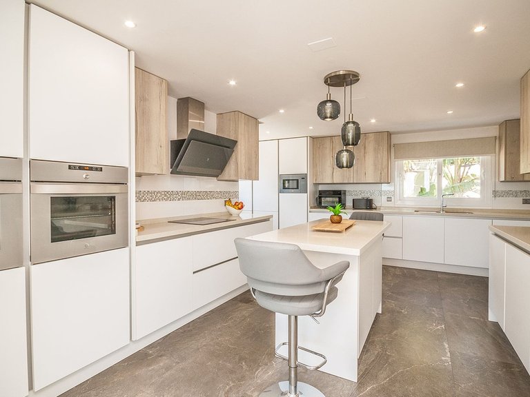 Villa for Sale in Estepona, Malaga 36