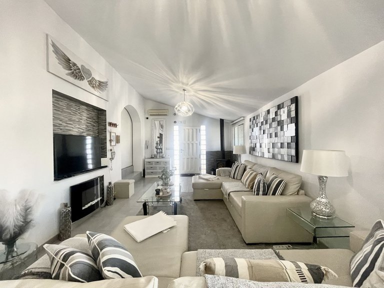 Villa for Sale in Cerros Del Aguila, Malaga 30