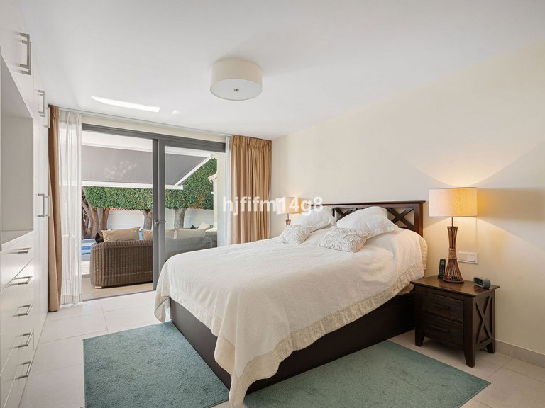 Villa for Sale in Nueva Andalucía, Malaga 10