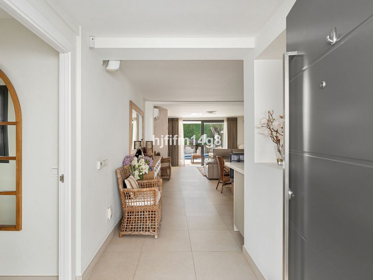 Villa for Sale in Nueva Andalucía, Malaga 18