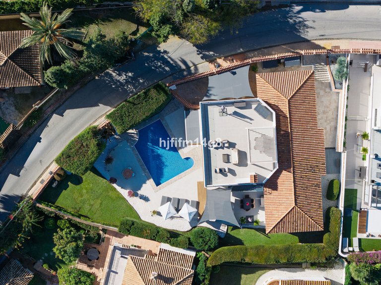 Villa for Sale in Nueva Andalucía, Malaga 2