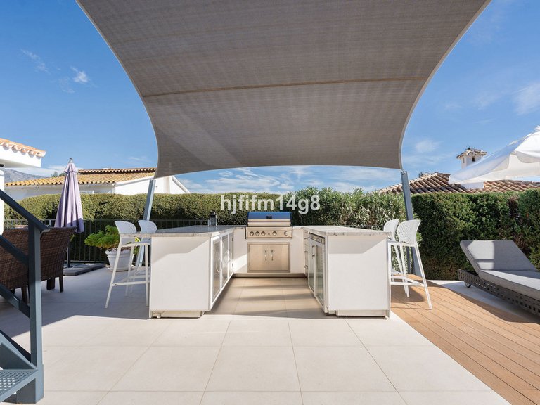 Villa for Sale in Nueva Andalucía, Malaga 21