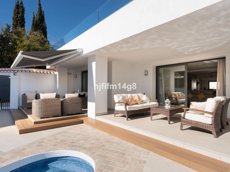 Villa for Sale in Nueva Andalucía, Malaga 24