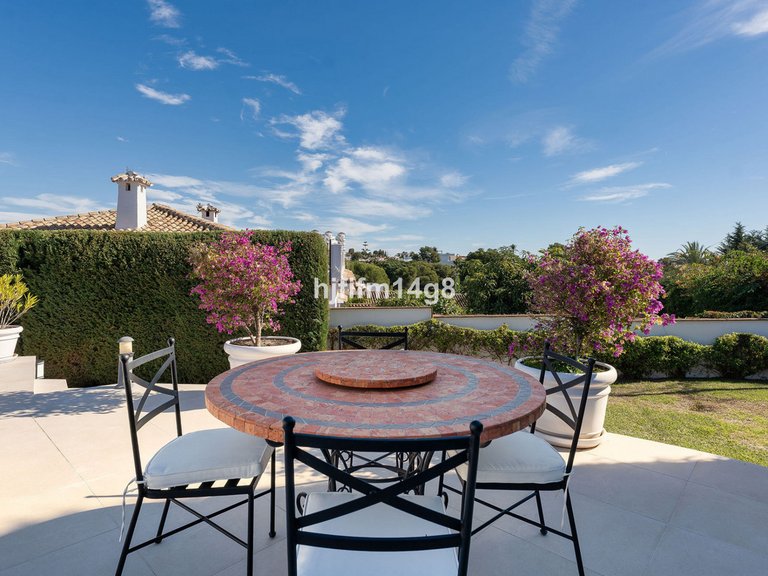 Villa for Sale in Nueva Andalucía, Malaga 25