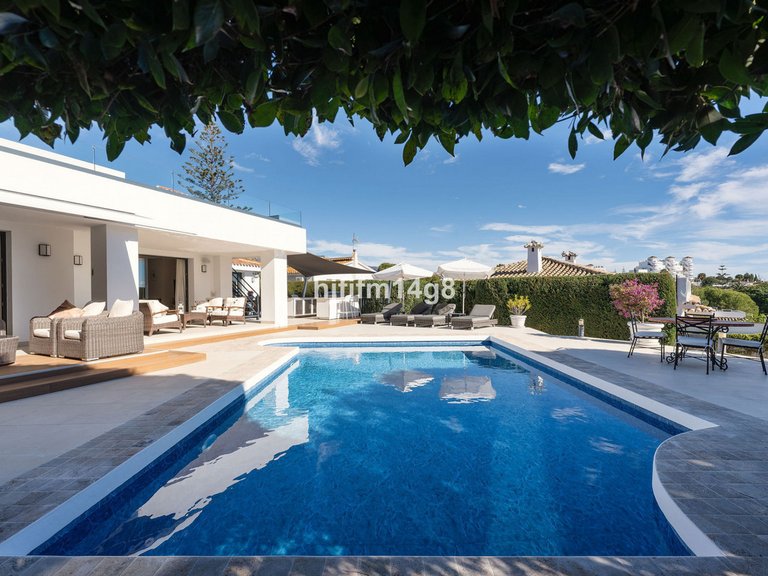Villa for Sale in Nueva Andalucía, Malaga 27