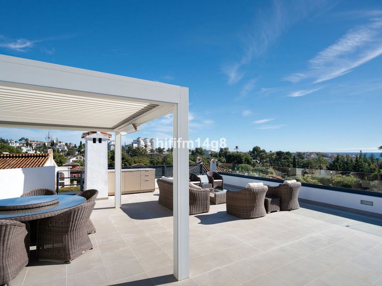 Villa for Sale in Nueva Andalucía, Malaga 3