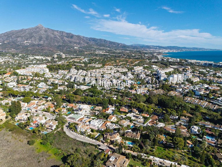 Villa for Sale in Nueva Andalucía, Malaga 33