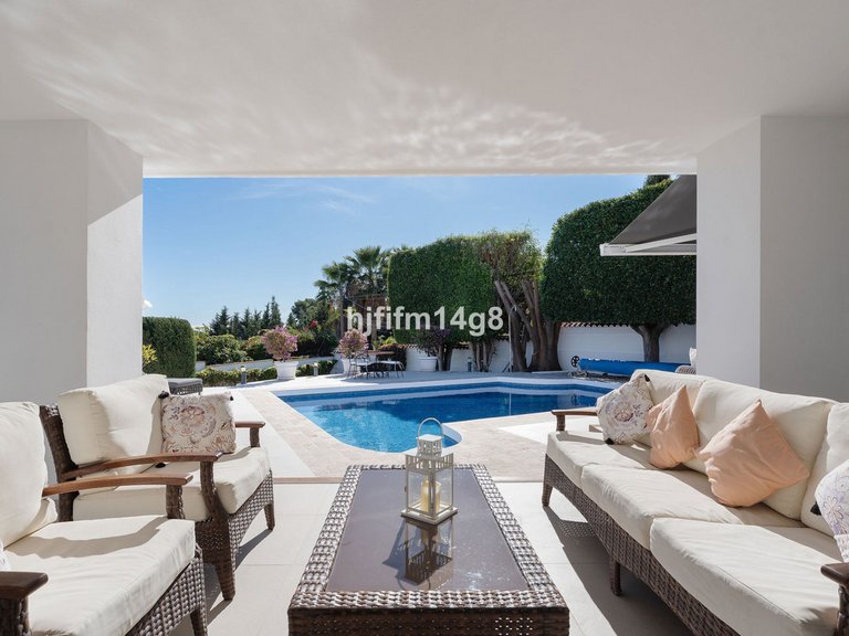 Villa for Sale in Nueva Andalucía, Malaga 4