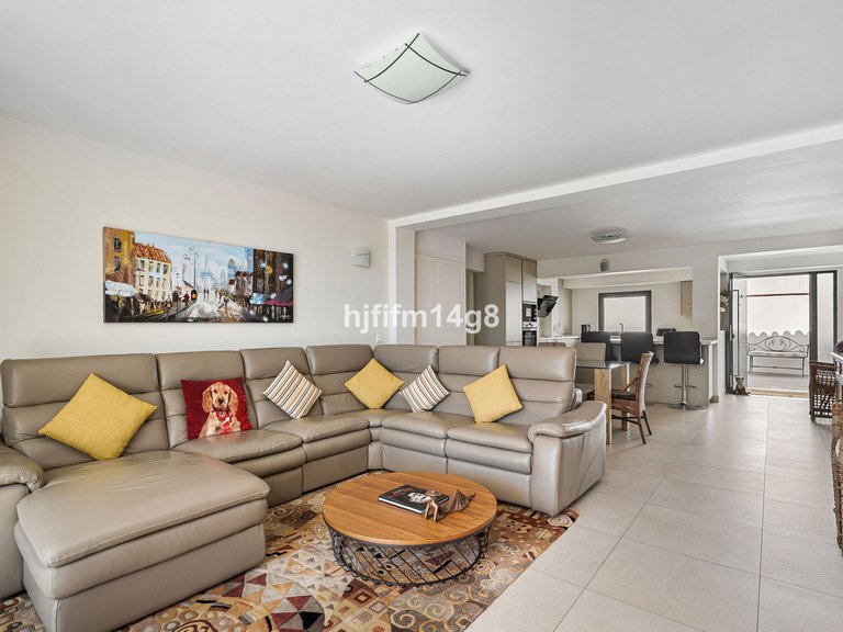 Villa for Sale in Nueva Andalucía, Malaga 5