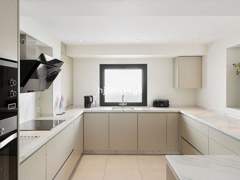 Villa for Sale in Nueva Andalucía, Malaga 8