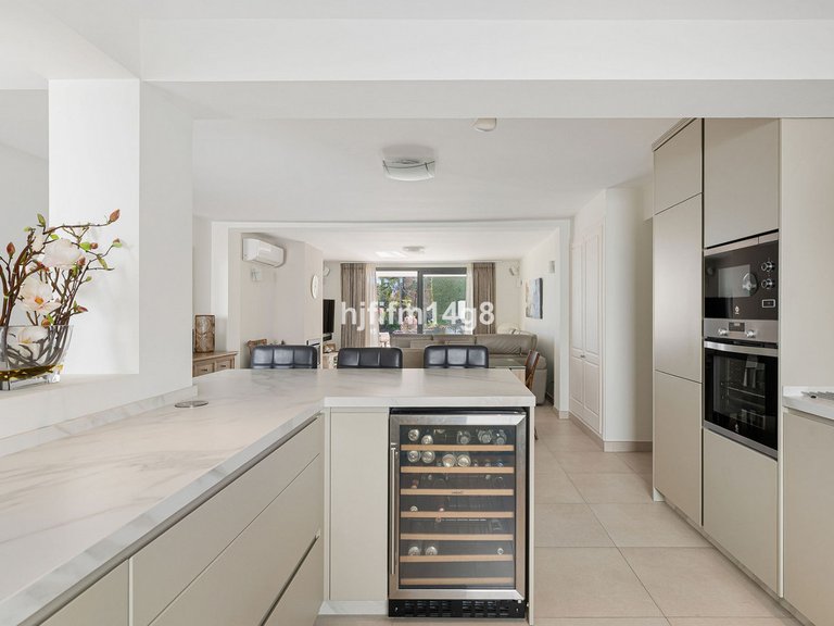 Villa for Sale in Nueva Andalucía, Malaga 9