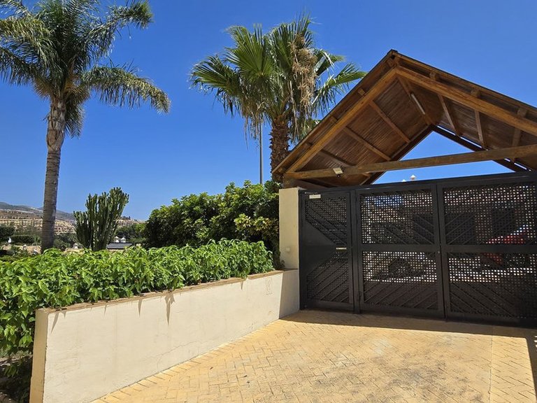 Apartment for Sale in Benalmadena Costa, Malaga 16