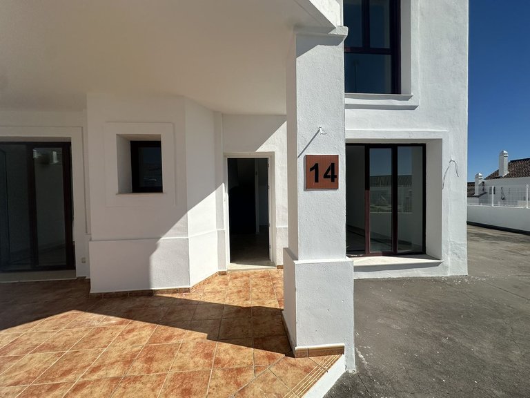 Villa for Sale in Doña Julia, Malaga 5