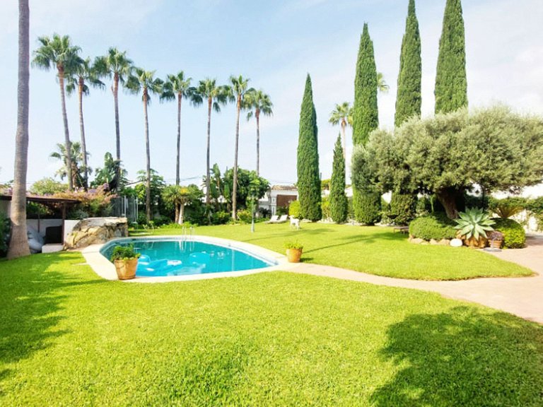 Villa for Sale in Benalmadena Costa, Malaga 1
