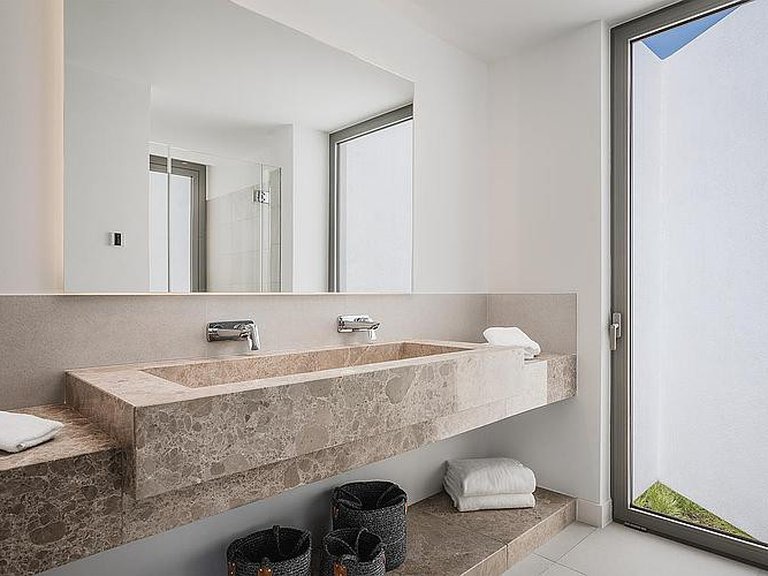 Town House for Sale in New Golden Mile, Malaga 9