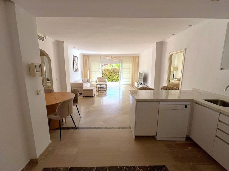 Apartment for Sale in Bahía De Marbella, Malaga 32