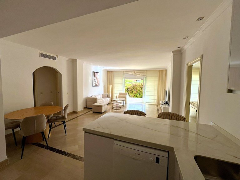 Apartment for Sale in Bahía De Marbella, Malaga 33