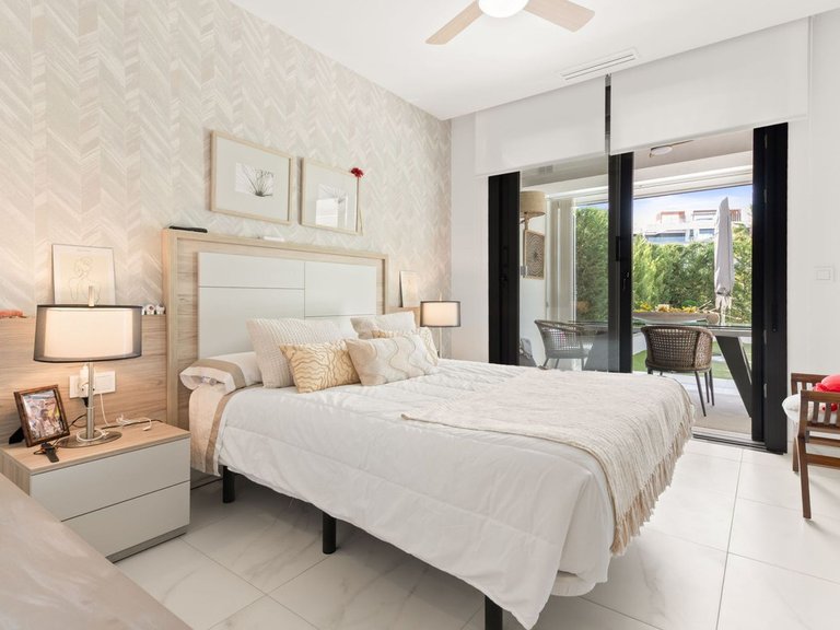 Apartment for Sale in New Golden Mile, Malaga 16