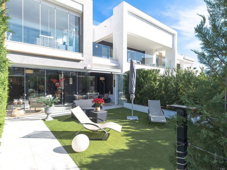 Apartment for Sale in New Golden Mile, Malaga 3