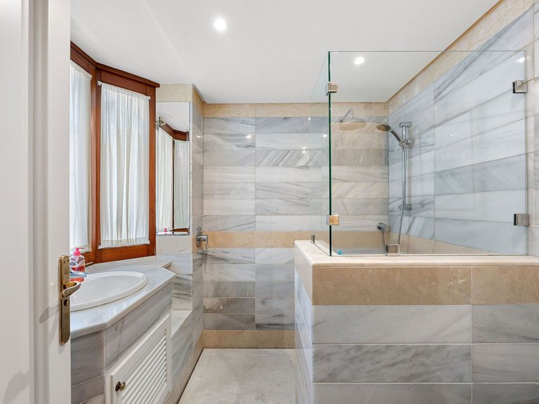 Villa for Sale in Nueva Andalucía, Malaga 32
