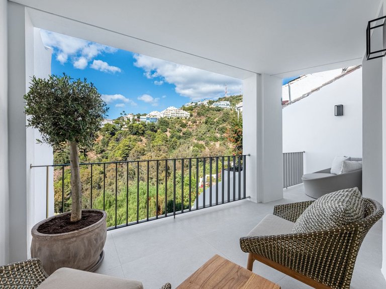 Villa for Sale in Altos De Los Monteros, Malaga 16