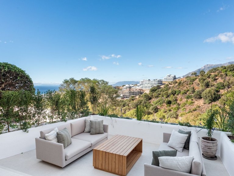 Villa for Sale in Altos De Los Monteros, Malaga 9