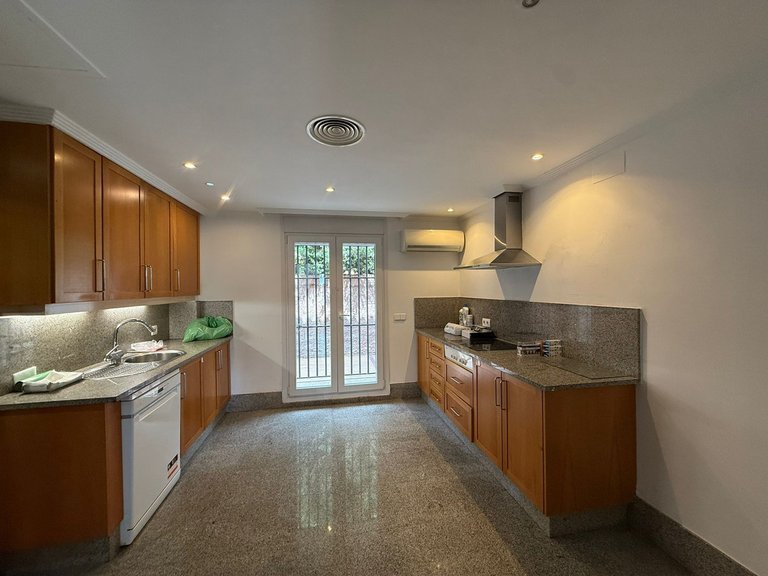 Villa for Sale in Marbella, Malaga 24