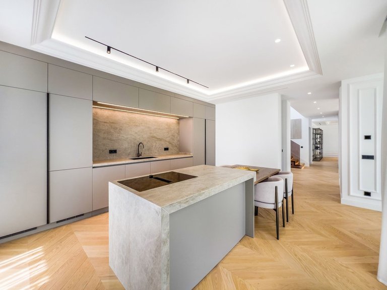 Villa for Sale in The Golden Mile, Malaga 11