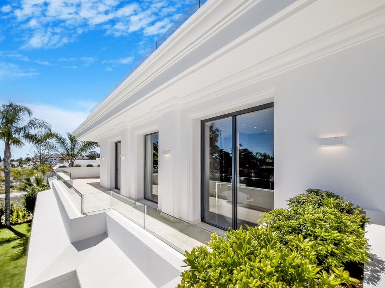 Villa for Sale in The Golden Mile, Malaga 14