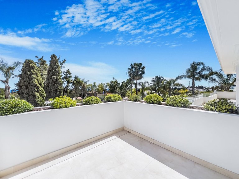 Villa for Sale in The Golden Mile, Malaga 15