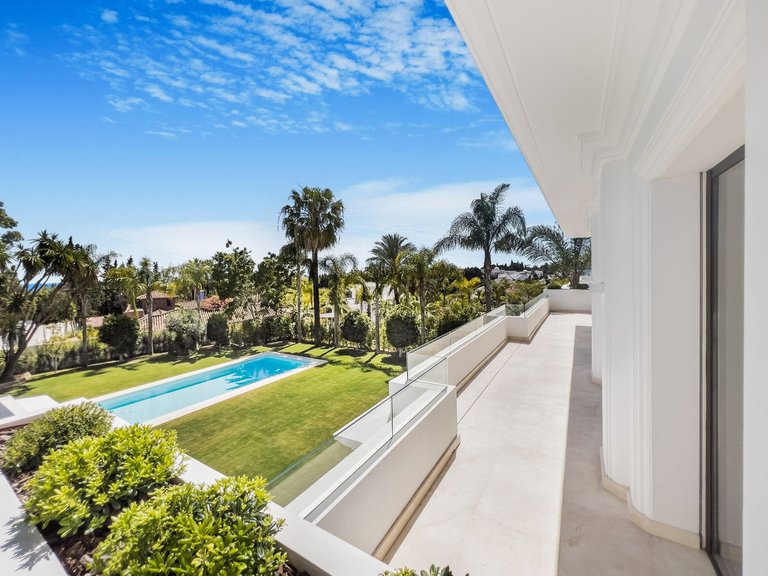 Villa for Sale in The Golden Mile, Malaga 17