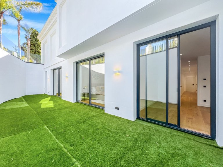Villa for Sale in The Golden Mile, Malaga 18