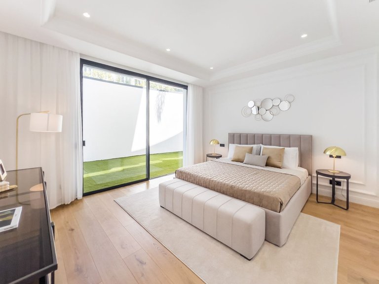 Villa for Sale in The Golden Mile, Malaga 22