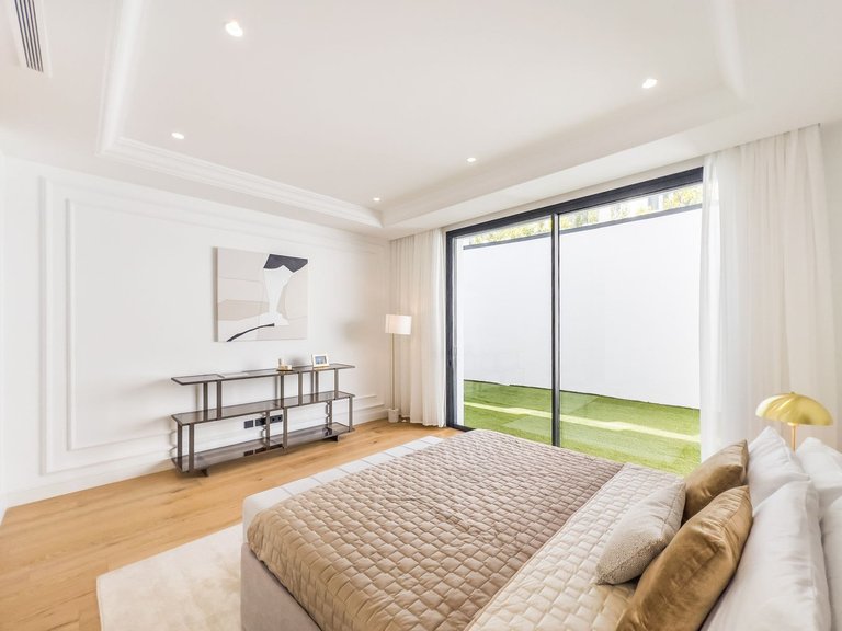 Villa for Sale in The Golden Mile, Malaga 23