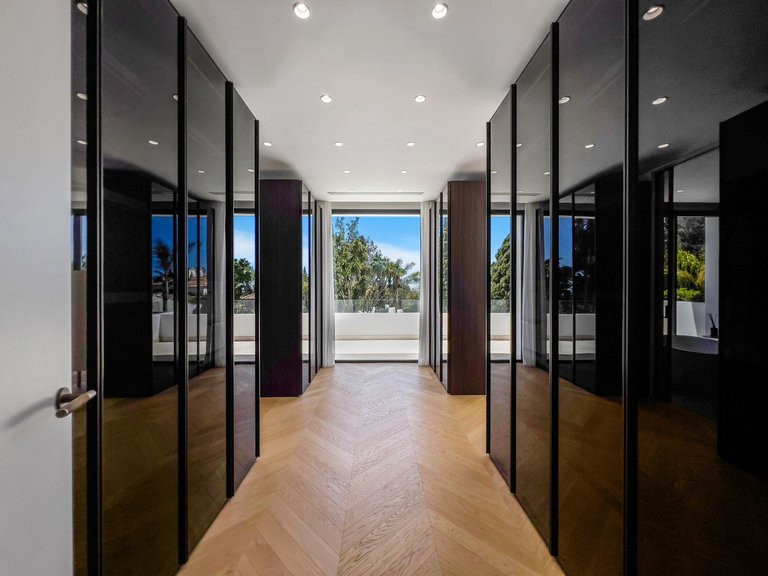 Villa for Sale in The Golden Mile, Malaga 24