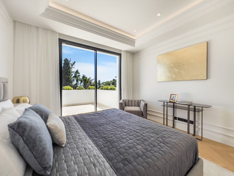 Villa for Sale in The Golden Mile, Malaga 26