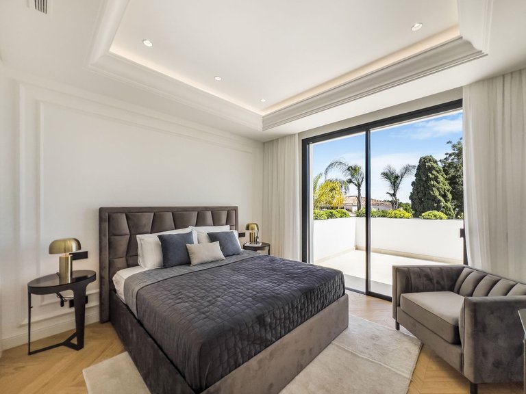 Villa for Sale in The Golden Mile, Malaga 27
