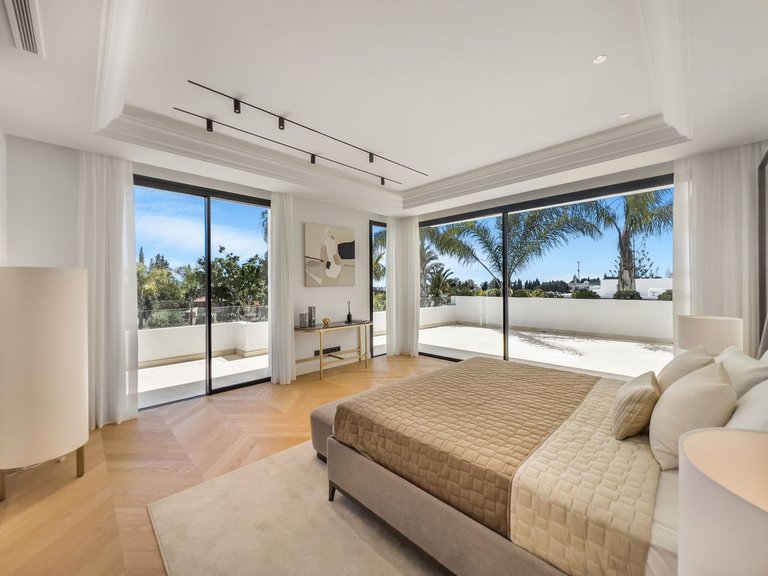 Villa for Sale in The Golden Mile, Malaga 34