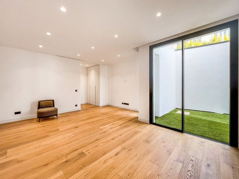 Villa for Sale in The Golden Mile, Malaga 38
